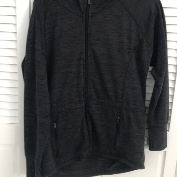 Two sweatshirts - Picture 5 of 6